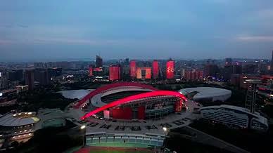 4K航拍南京奥林匹克体育中心体育馆夜景视频的预览图